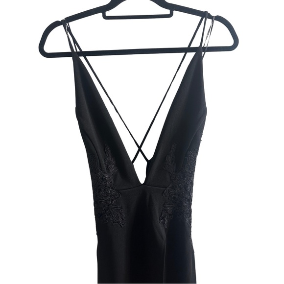 NWT Elegant Long Black Formal Symphony Dress with Deep V-Neck and Lace Detailing - Picture 4 of 11